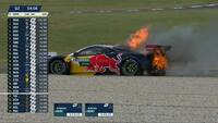 Voldsomme billeder: Ferrari-racer i flammer - Fraga hjælper selv med slukningen
