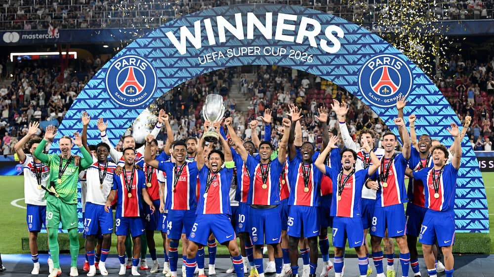 Andet år i træk: PSG løfter Super Cup-trofæet