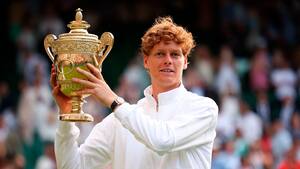 Sinner støder Alcaraz af Wimbledon-tronen