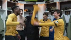 Se her: Kæmpe jubel i Wolves' omklædning efter choksejr