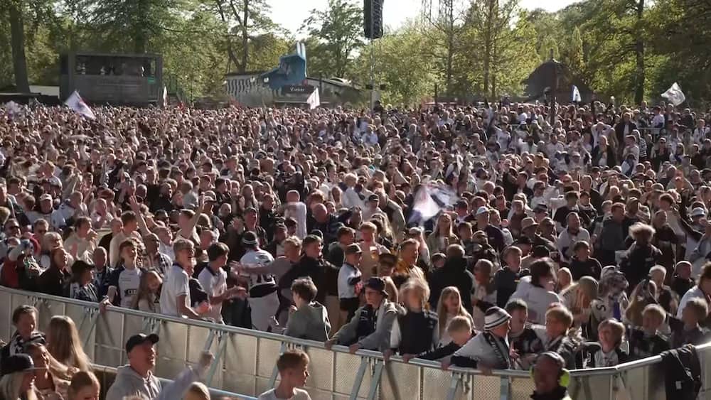 Tusindvis af AGF-fans går amok ved Dalsgaard-kasse