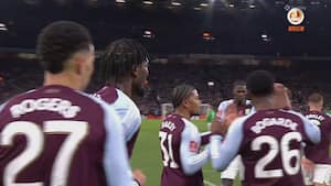 Snyder Newcastle-forsvaret: Abraham sender Villa i front