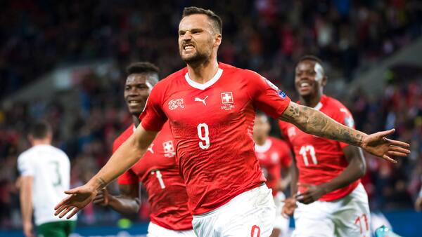 Schweiz slår Irland og åbner Danmarks EM-gruppe