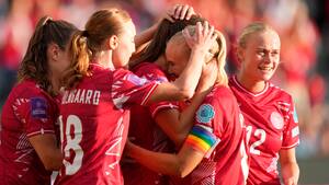 Fodboldkvinder fejrer EM-kvalifikation med sejr over Tjekkiet