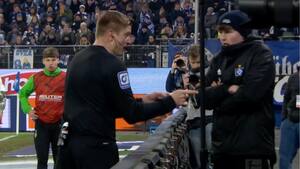 Dommer giver skideballe til bolddrenge i Hamborg