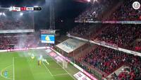 Skandale i Belgien: Anderlecht-fans bliver ved med at kaste fyrværkeri på banen, og så bliver kampen afblæst