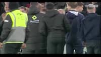 Chris Wilder så rødt: Smadrede bolden op på tribunen