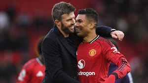 United sætter Aston Villa på plads i engelsk topstrid