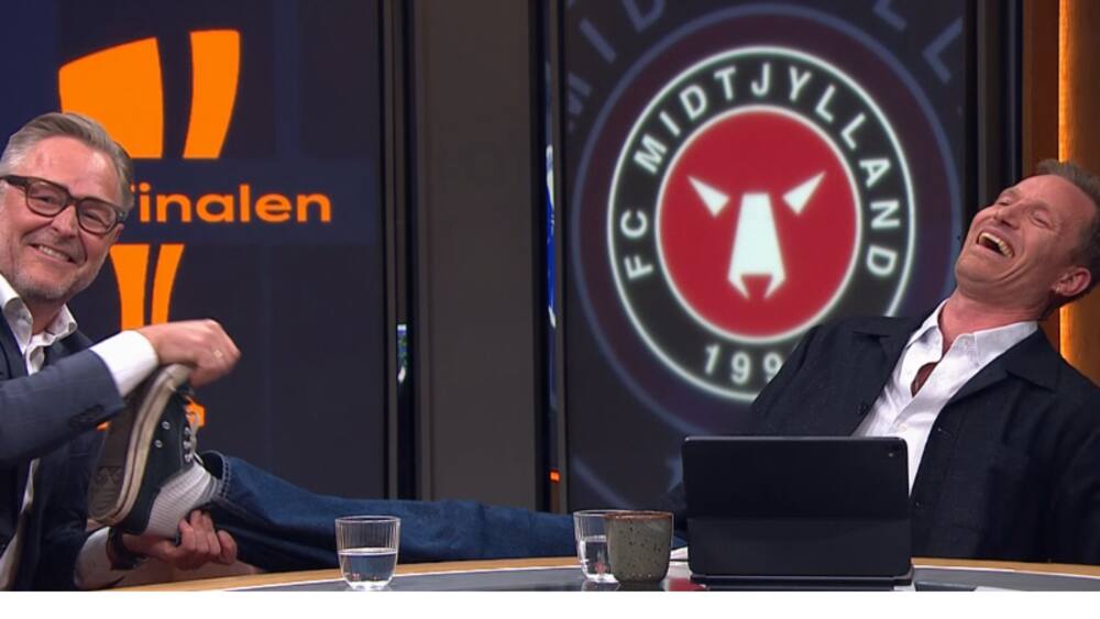 Kæmpe grineflip: Får krampe på live-tv