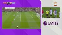 VAR-drama: United udligner efter straffe og udvisning