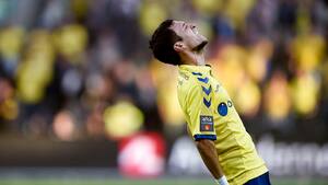 Skræmmende: Superliga-kending faldt om med hjerteproblemer under en kamp