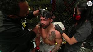 UFC: Mike "Platinum" Perry rap i replikken som altid efter sejr