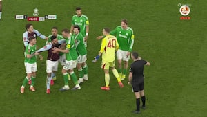 Kæmpe-drama: Villa-keeper får direkte rødt