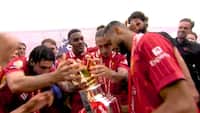 Premier League-pokal går i stykker under fejring