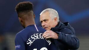 Mourinho har meldt sig som frivillig for at hjælpe ældre mennesker