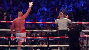 Fury sejrer i boksebraget: Se den dramatiske KO her