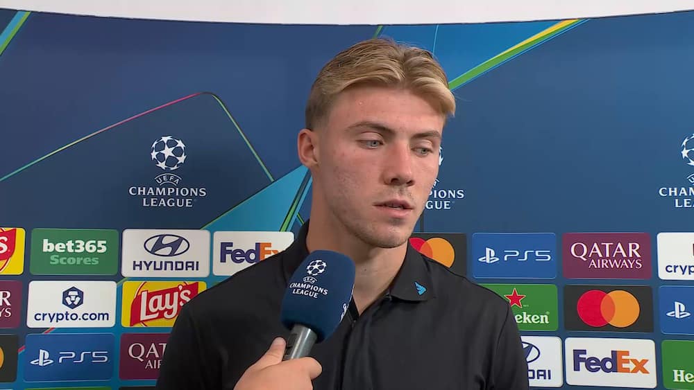 Højlund tager hatten af for Arsenal: 'De er på et andet niveau'