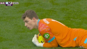 Hermansen tilbage: Se alle hans redninger fra sejren over Burnley