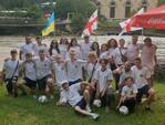 Dansk fodbolds største fan hjælper ukrainske flygtningebørn