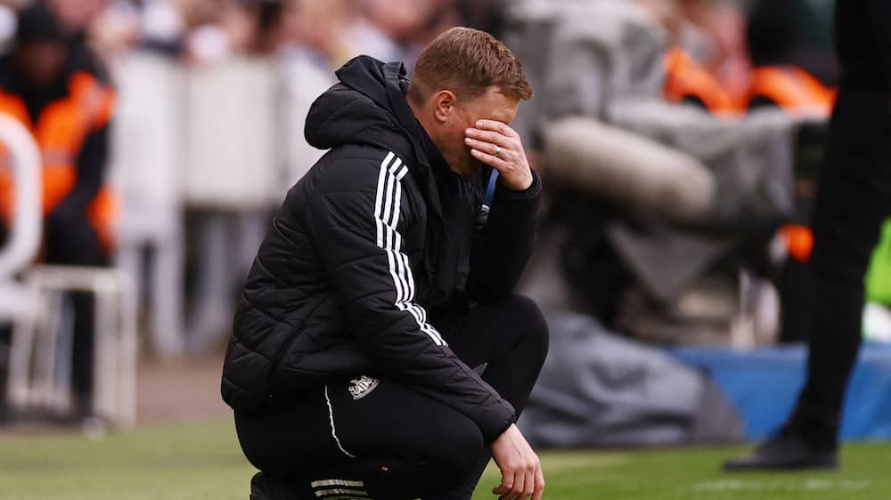 Howe halter i Newcastle: To bud på en afløser