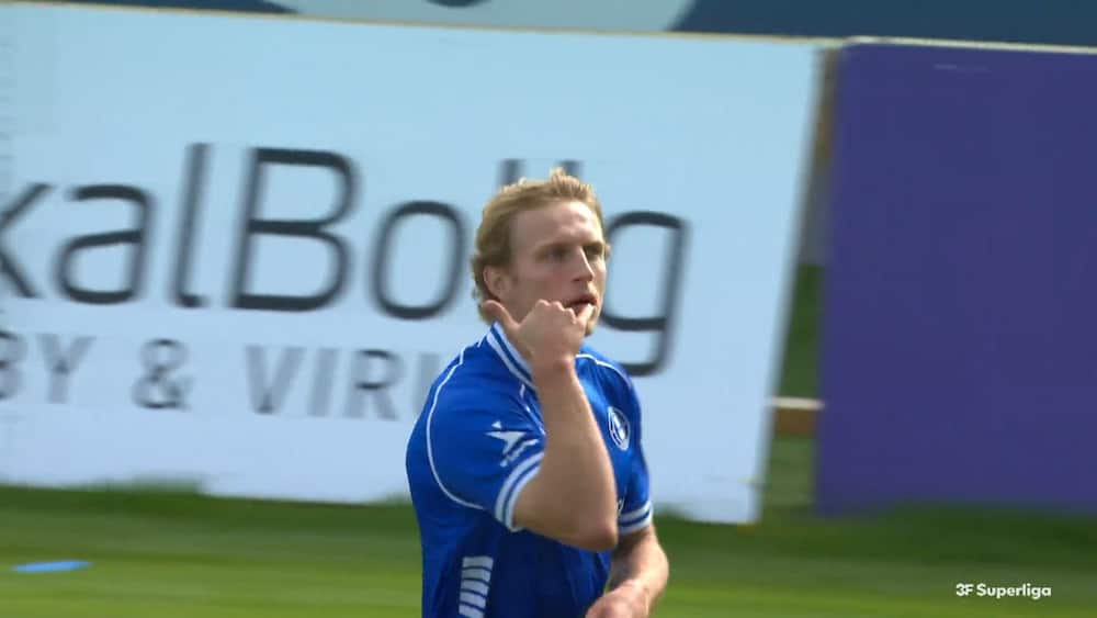 Canadier lyner: Lyngby i front