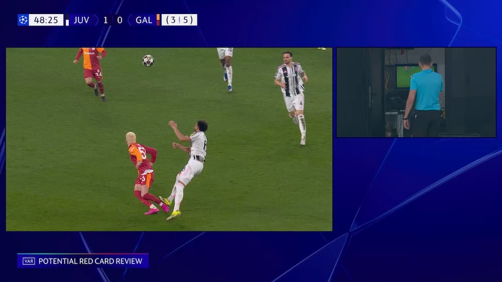 VAR-drama: Sender Galatasaray-spiller i græsset og bliver smidt ud