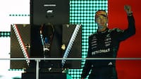 Russell kommer først til mål, men McLaren sikrer mesterskabet