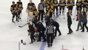 Sammenstød sender NHL-dommer ud på båre