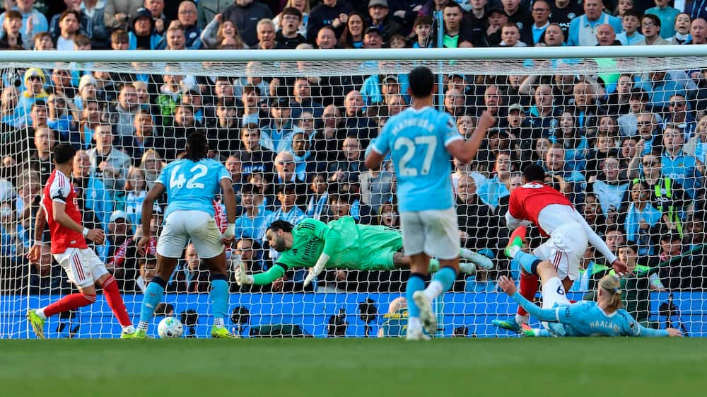 Haaland gør det igen! Kæmpe pres på Arsenal