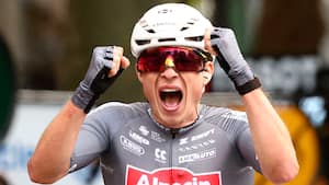 Evenepoel og Roglic taber tid i Philipsen-triumf