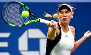 Wozniacki spiller semifinale midt om natten
