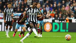 Isak’s penalty doubles Newcastle’s lead v. Burnley