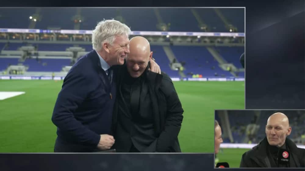 Stor krammer på sidelinjen: Moyes hilser på Gravesen