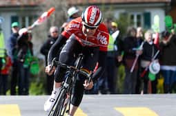 Belgier tager første Vuelta-etapesejr foran fødselar