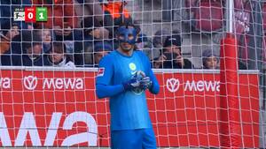 Grabara imponerer: Snupper straffe med stærk redning