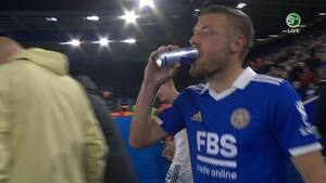 Leicester fortsætter Vardy-party - Forlænger kontrakten