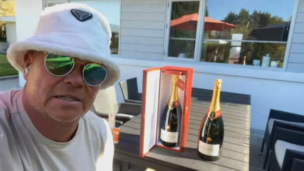 Hvad sker der, Tøffe? Studiet flækker af grin