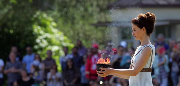 Den olympiske ild indleder rejsen mod Rio