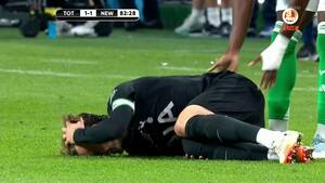 Dårligt nyt for Spurs – Maddison må bæres af banen på båre