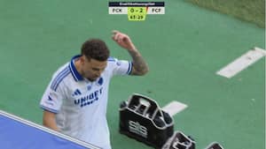 Larsson rasende ved udskiftning: 'Så er det hans sidste kamp'