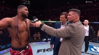 UFC-fighter tager fusen på alle: 'Undskyld mit engelske'