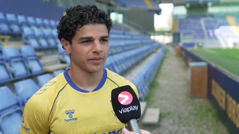Ung australier kan ikke være gladere i Brøndby