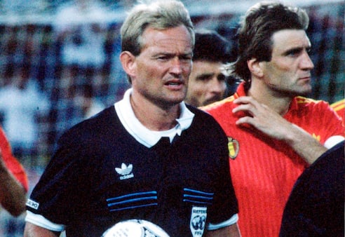 Fodbolddommeren Peter Mikkelsen er død - 58 år