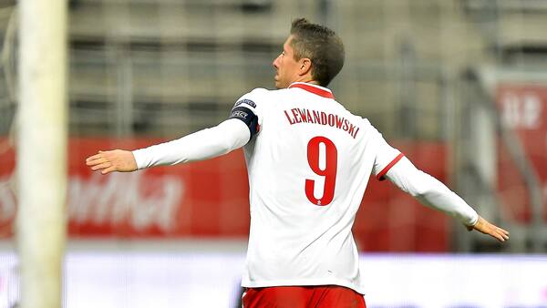 Lewandowski skyder Polen forbi Italien og Holland