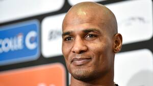 Malouda er færdig som træner efter 2 måneder: Så fyringen på Twitter