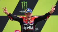 Stor overraskelse: Espargaro snupper MotoGP-sejr på sidste omgang