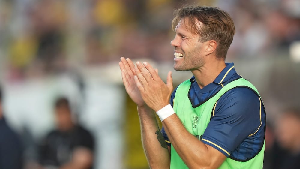 'Han skylder mig fem minutter'