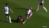 Voldsom tackling: Slipper FCM'er billigt med gult?