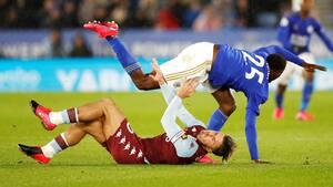 Bøde på vej - Aston Villa straffer anfører for at gå udenfor