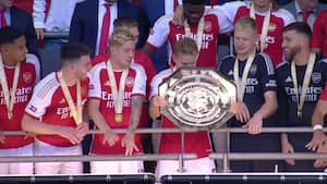 Arsenal tager sæsonens første trofæ med dramatisk sejr over City